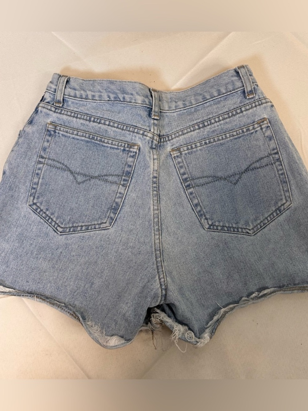 Vintage Z. Cavaricci Light Blue HighWaist Denim Mom Shorts Frayed hem Women’s 30